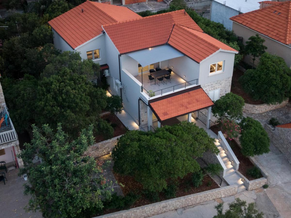 The Plaza Apartment Prizba Exterior foto